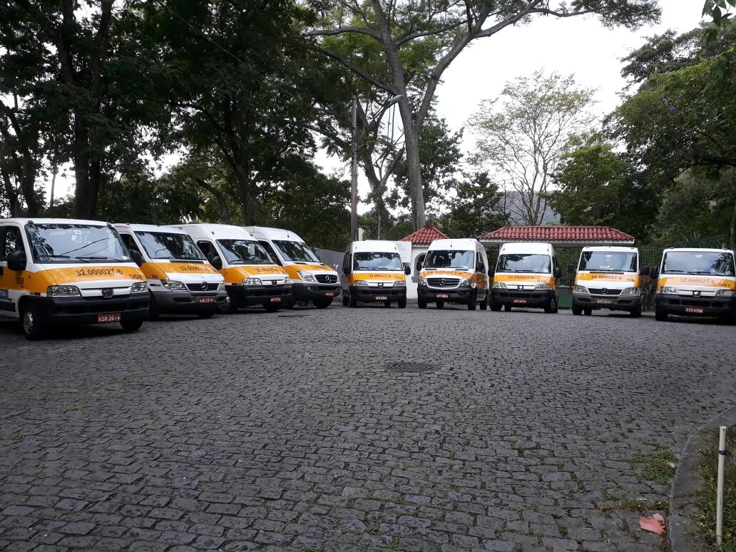 Frota School Bus enfileirada